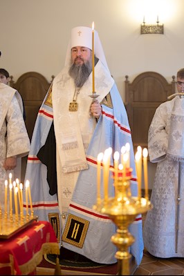 Совершена панихида по саратовским святителям