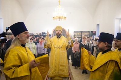 Митрополит Игнатий совершил Божественную литургию в храме во имя святителя Николая Японского г. Саратова