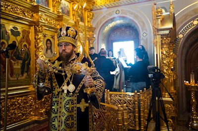 Митрополит Игнатий совершил вечернюю Литургию Преждеосвященных Даров в Свято-Троицком кафедральном соборе г. Саратова