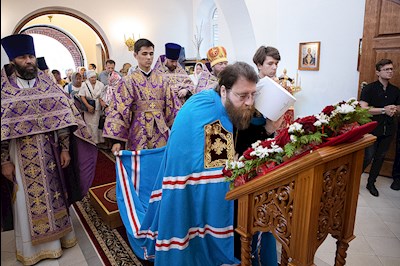 Митрополит Игнатий совершил великое освящение храма святых первоверховных апостолов Петра и Павла с. Куликовка Вольского района и Божественную литургию в новоосвященном храме