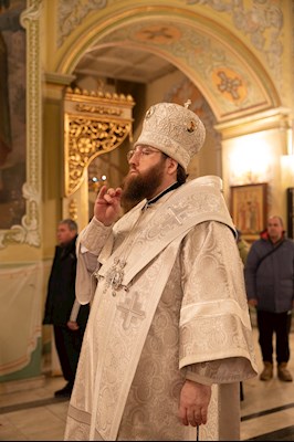 Митрополит Игнатий совершил Великую вечерню в соединении с Литургией святителя Василия Великого и чин Великого освящения воды в Покровском соборе г. Саратова