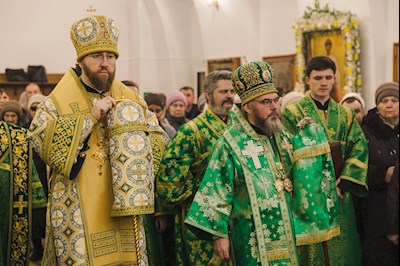 Архиереи Саратовской митрополии совершили Божественную литургию в соборном храме святого благоверного князя Александра Невского г. Ртищево