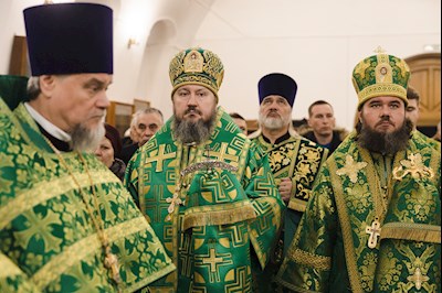 Архиереи Саратовской митрополии совершили Божественную литургию в соборном храме святого благоверного князя Александра Невского г. Ртищево