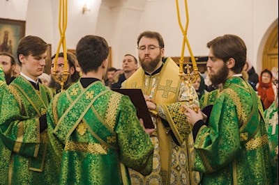 Архиереи Саратовской митрополии совершили Божественную литургию в соборном храме святого благоверного князя Александра Невского г. Ртищево