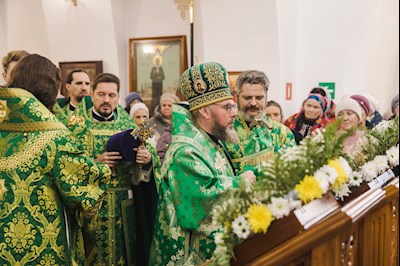 Архиереи Саратовской митрополии совершили Божественную литургию в соборном храме святого благоверного князя Александра Невского г. Ртищево