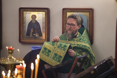 Митрополит Игнатий совершил Литургию Преждеосвященных Даров в храме в честь иконы Божией Матери «Всех скорбящих Радость» г. Саратова