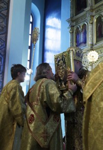 Божественная литургия в Духосошественском кафедральном соборе города Саратова