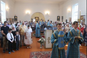 Божественная литургия в храме в честь Покрова Пресвятой Богородицы р.п. Новые Бурасы