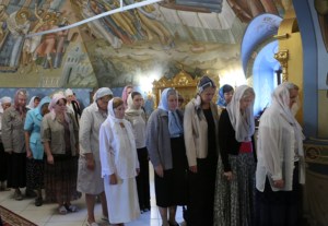 Божественная литургия в Свято-Троицком соборе Саратова