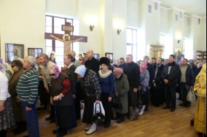 Божественная литургия на Архиерейском подворье — храме во имя преподобного Серафима Саровского г. Саратова