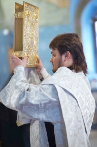 Крещальная литургия в Свято-Троицком кафедральном соборе города Саратова