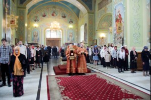 Божественная литургия в храме в честь Покрова Пресвятой Богородицы города Саратова
