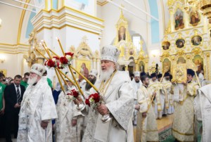 Митрополит Лонгин сослужил Святейшему Патриарху Кириллу на Божественной литургии в Спасо-Вознесенском соборе г.Ульяновска