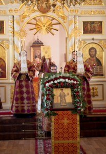 Божественная литургия на Архиерейском подворье — храме во имя преподобного Серафима Саровского города Саратова