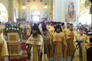 Божественная литургия и молебен у мощей святого равноапостольного князя Владимира в Покровском храме г.Саратова