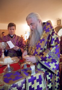 Божественная литургия в храме в честь Воздвижения Честнаго и Животворящего Креста Господня г. Саратова
