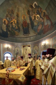 Божественная литургия в храме во имя Всех Святых, в земле Российской просиявших г. Саратова