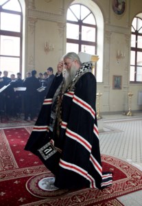 Утреннее богослужение на Архиерейском подворье — храме во имя святого апостола и евангелиста Иоанна Богослова при СПДС