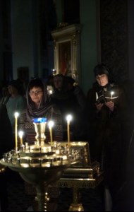 Великое повечерие с чтением канона преподобного Андрея Критского в храме в честь Сошествия Святого Духа г. Саратова