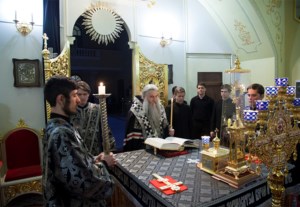 Вечернее богослужение на Архиерейском подворье — храме во имя святого апостола и евангелиста Иоанна Богослова
