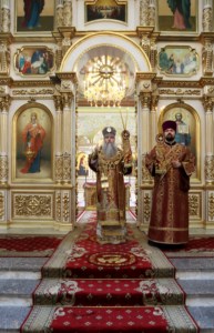 Вечерня в соединении с Литургией Василия Великого и Чин умовения ног в храме в честь Покрова Пресвятой Богородицы г.Саратова