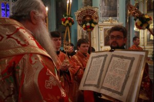 Всенощное бдение в Духосошественском кафедральном соборе Саратова