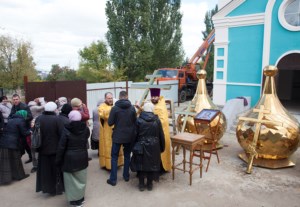 Совершено освящение крестов и куполов строящегося храма во имя святого благоверного князя Михаила Черниговского и боярина его Феодора г. Саратова