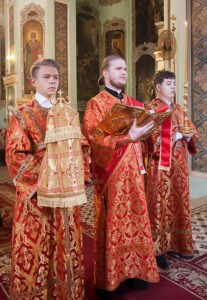 Архиепископ Элистинский и Калмыцкий Юстиниан совершил Божественную литургию и панихиду в Духосошественском храме г. Саратова