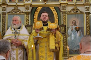 Божественная литургия в храме всех Крымских святых и великомученика Феодора Стратилата в г. Алушта
