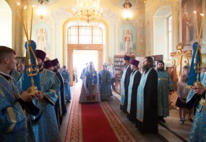 Всенощное бдение в храме в честь Покрова Пресвятой Богородицы г.Саратова