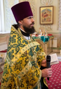 Божественная литургия в храме в честь Покрова Пресвятой Богородицы г.Саратова