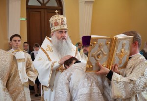 Божественная литургия на Архиерейском подворье — храме во имя святого апостола и евангелиста Иоанна Богослова при СПДС