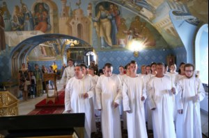 Крещальная литургия в Свято-Троицком соборе Саратова