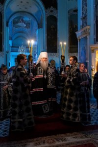 Великое повечерие с чтением канона преподобного Андрея Критского в храме Сошествия Святого Духа г. Саратова