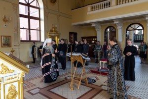 Литургия Преждеосвященных Даров на Архиерейском подворье — в храме святого апостола и евангелиста Иоанна Богослова