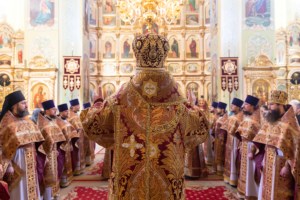 Вечерня в соединении с Литургией Василия Великого и чин умовения ног в храме в честь Покрова Пресвятой Богородицы г. Саратова