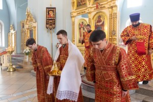 Божественная литургия в храме в честь Покрова Пресвятой Богородицы г. Петровска