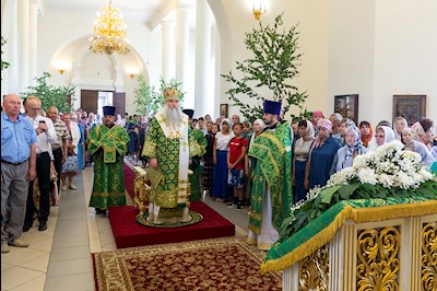 Божественная литургия в соединении с вечерней в Свято-Троицком кафедральном соборе г. Вольска