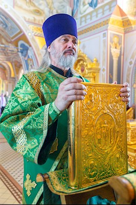 Божественная литургия в Свято-Троицком кафедральном соборе г. Саратова