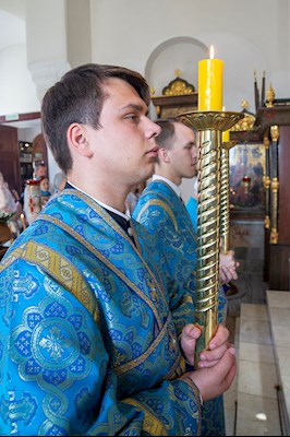 Божественная литургия на Архиерейском подворье — в храме в честь иконы Божией Матери «Утоли моя печали» г. Саратова