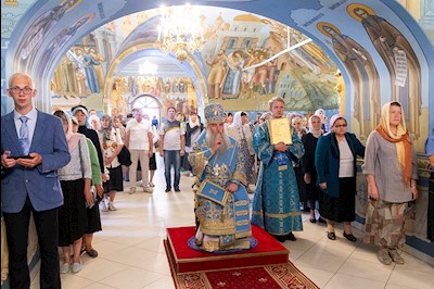 Божественная литургия в Свято-Троицком кафедральном соборе г. Саратова