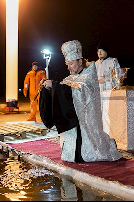 В поселке Затон прошли крещенские купания