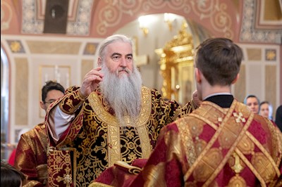 Божественная литургия в Свято-Троицком кафедральном соборе г. Саратова