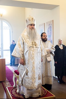 Божественная литургия в храме во имя святого праведного Лазаря Четверодневного на Новоелшанском кладбище г. Саратова