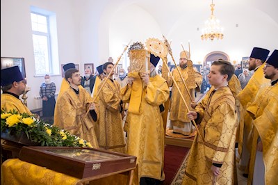 Митрополит Игнатий совершил Божественную литургию в храме святителя Николая Японского г. Саратова