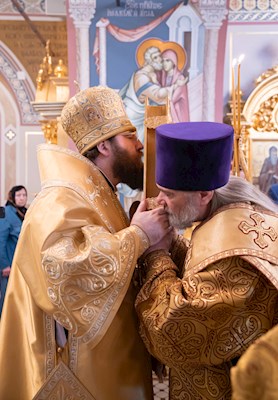 Митрополит Игнатий совершил Божественную литургию в Свято-Троицком кафедральном соборе г. Саратова