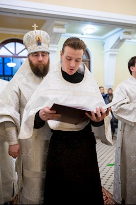 Митрополит Игнатий совершил Божественную литургию на Архиерейском подворье — в храме во имя святого апостола и евангелиста Иоанна Богослова при СПДС
