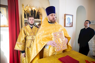 Митрополит Игнатий совершил Божественную литургию в храме святителей Василия Великого, Григория Богослова и Иоанна Златоустого г. Саратова