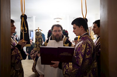 Митрополит Игнатий совершил Великое освящение Крестовоздвиженского подворья Свято-Алексиевского женского монастыря г. Саратова и Божественную литургию в новоосвященном храме