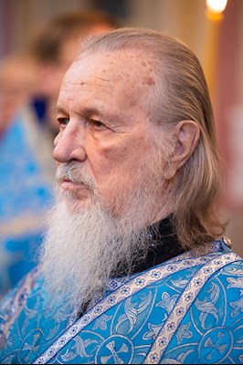 Митрополит Игнатий совершил вечернее богослужение с чтением акафиста Пресвятой Богородице в Свято-Троицком кафедральном соборе г. Саратова